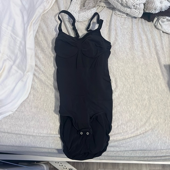 Skims Bodysuit - Picture 4 of 4